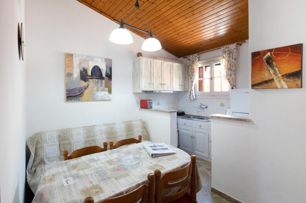 Amalia Cottages Ájos Górdios Eksteriør bilde
